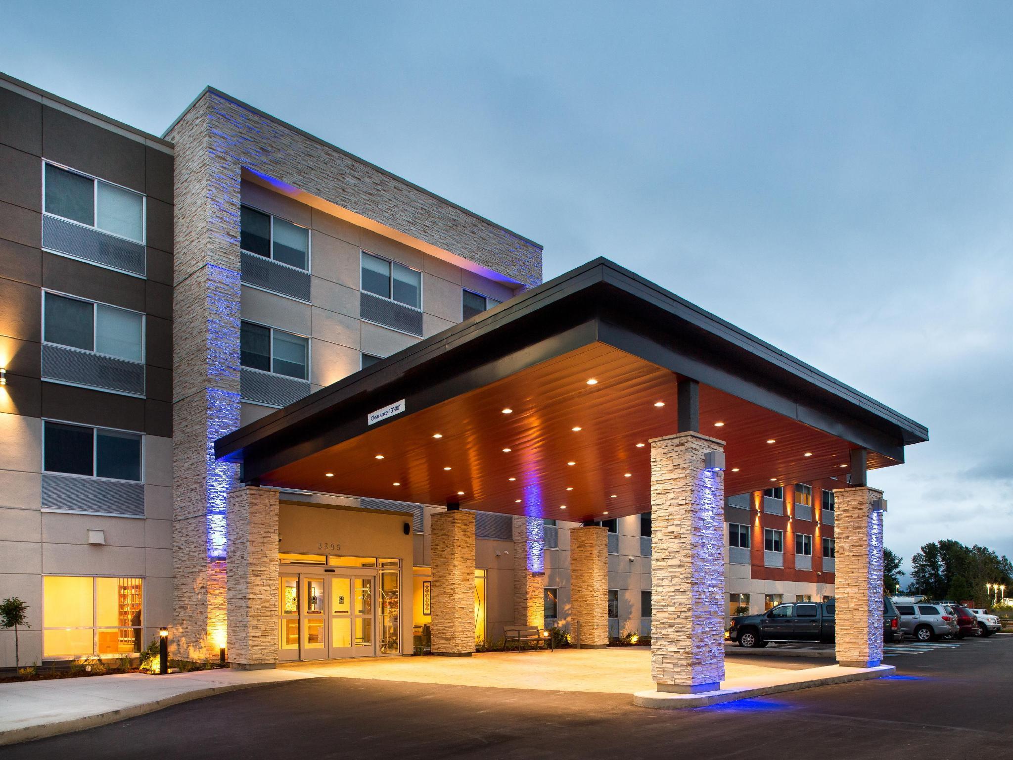 Holiday Inn Express & Suites Terrace, An Ihg Hotel Exterior photo